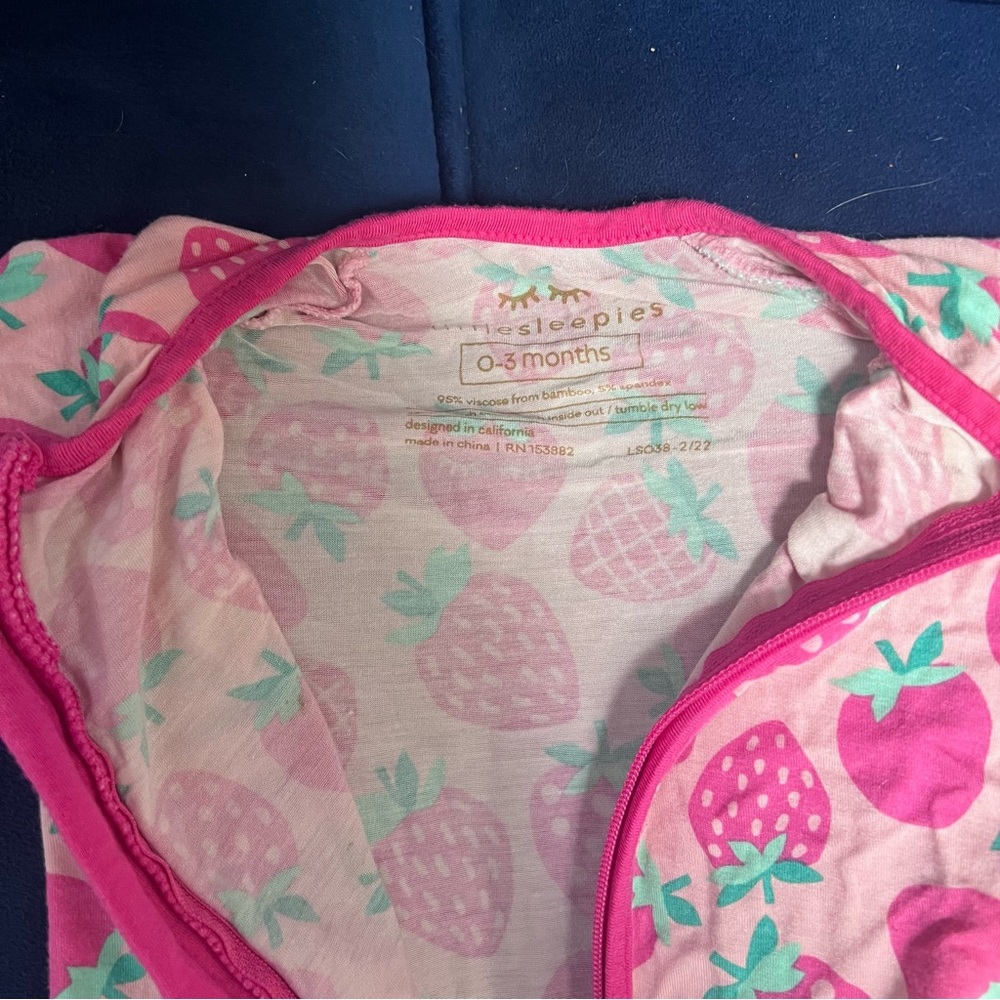 Little sleepies strawberries 0-3 months